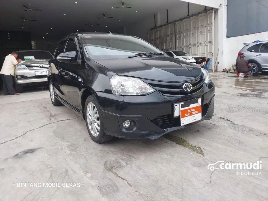 2013 Toyota Etios Valco G Hatchback