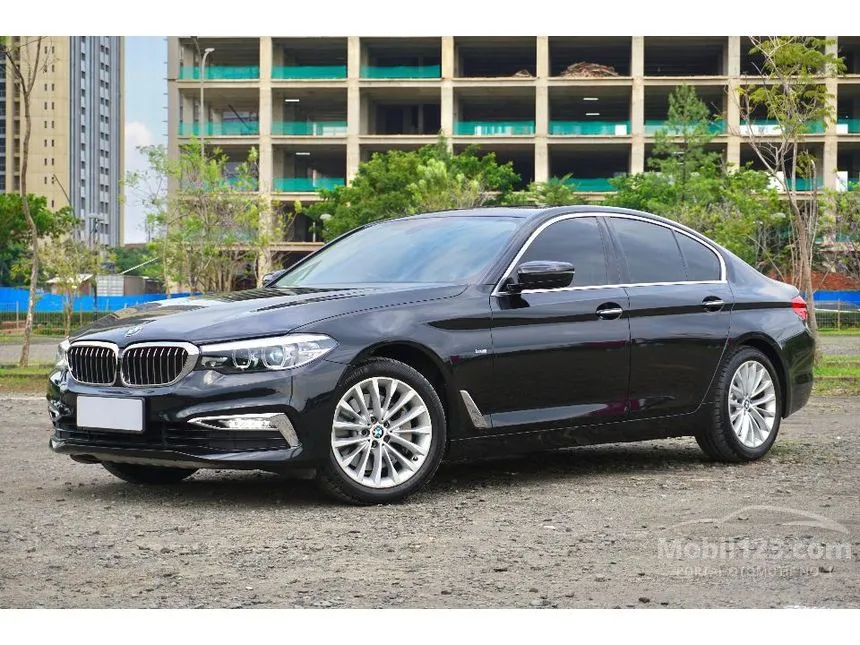 2018 BMW 530i Luxury Sedan