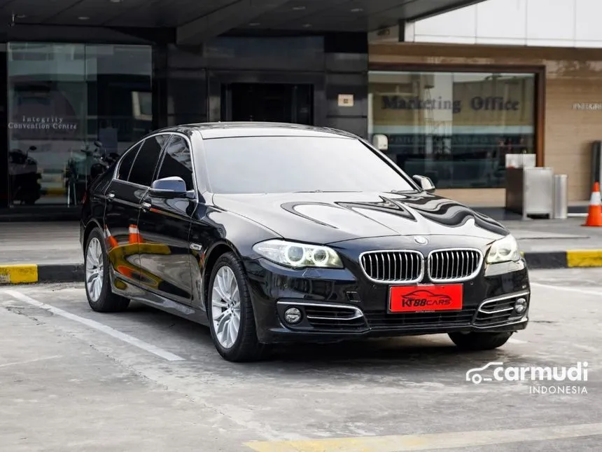 2015 BMW 528i Luxury Sedan