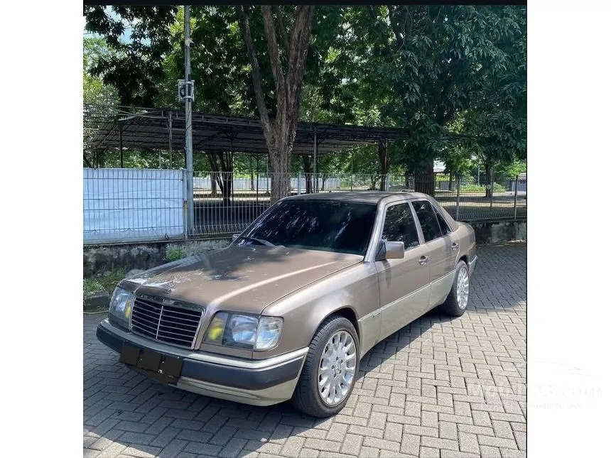 1991 Mercedes-Benz 300 E Sedan