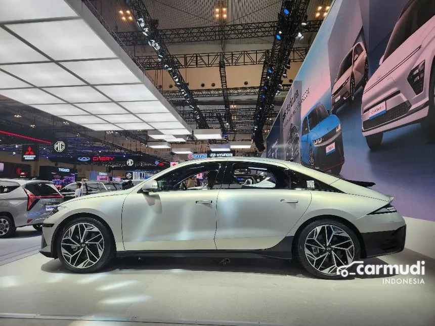 2023 Hyundai IONIQ 6 Signature Long Range Sedan