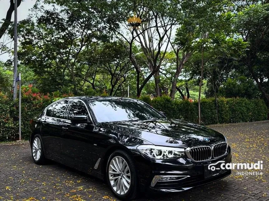 2018 BMW 530i Luxury Sedan