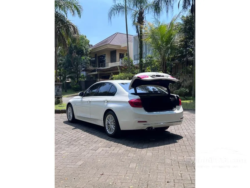 2018 BMW 320i Luxury Sedan