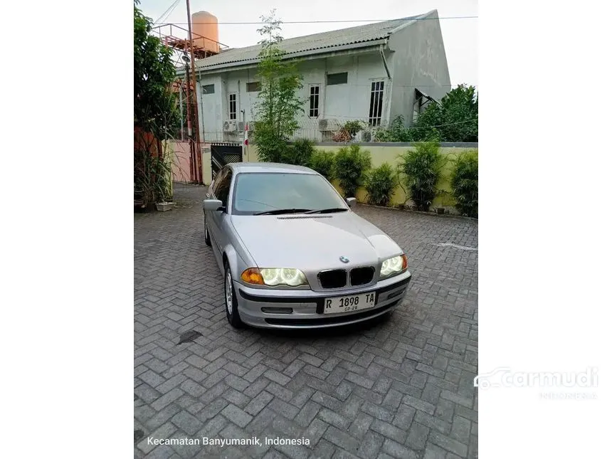 2000 BMW 323i Sedan