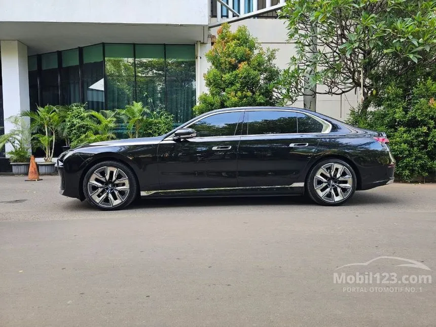 2025 BMW i7 xDrive60 Gran Lusso Sedan