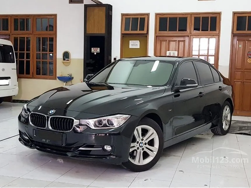 Jual Mobil BMW 320i 2014 Sport 2.0 di Jawa Timur Automatic Sedan Hitam Rp 355.000.000