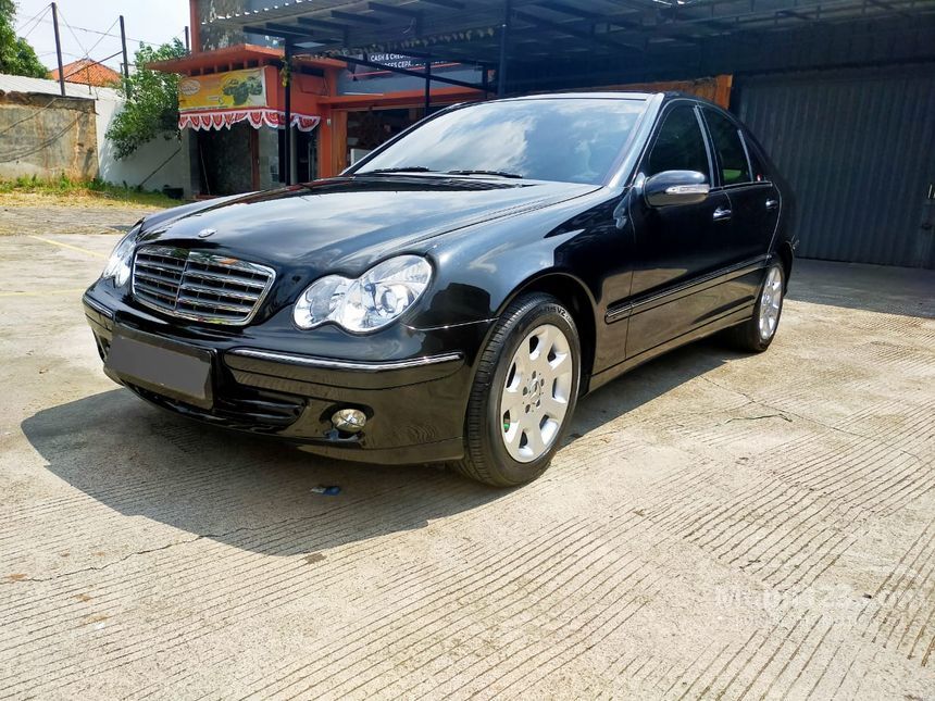 Jual Mobil Mercedes Benz C240 2004 Elegance 2 6 Di Jawa Barat Automatic Sedan Hitam Rp 145 000 000 7041160 Mobil123 Com