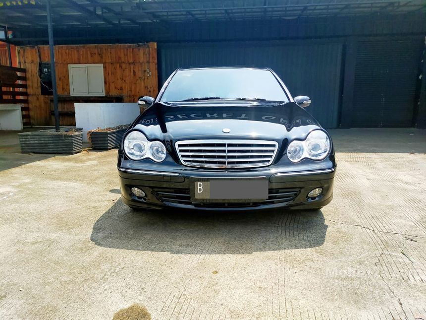 Jual Mobil Mercedes Benz C240 2004 Elegance 2 6 Di Jawa Barat Automatic Sedan Hitam Rp 145 000 000 7041160 Mobil123 Com