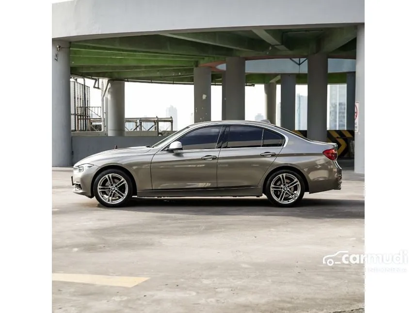 2018 BMW 320i Luxury Sedan