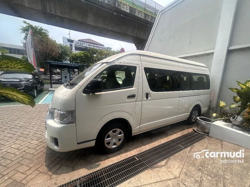 2024 Toyota Hiace Commuter Van Wagon