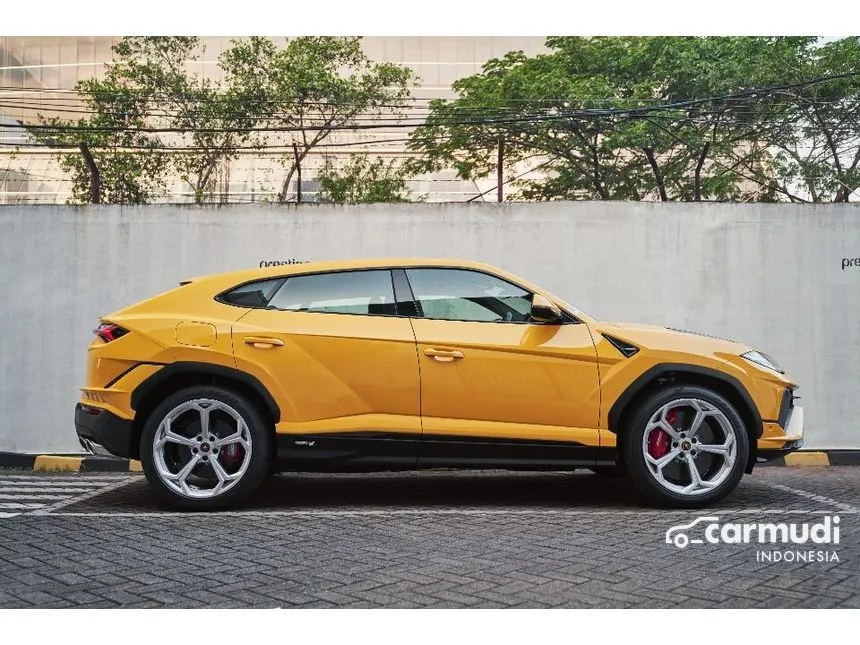 2023 Lamborghini Urus Wagon