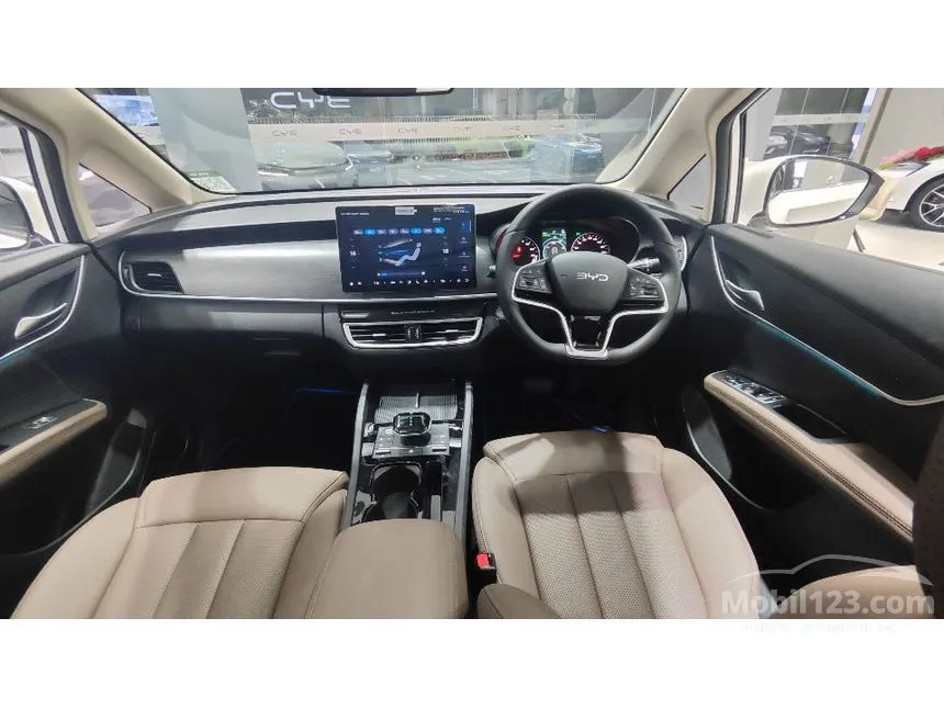2025 BYD M6 Superior 7 Seater MPV