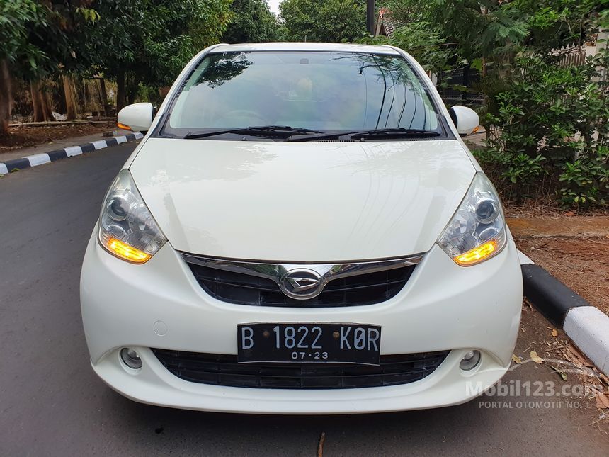 Jual Mobil  Daihatsu  Sirion  2013 D FMC DELUXE 1 3 di Jawa  