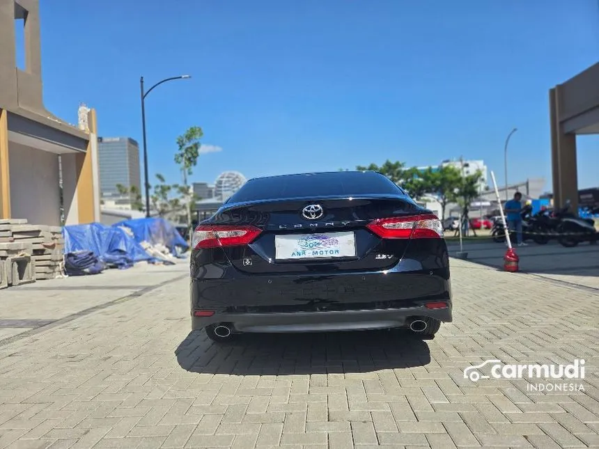 2021 Toyota Camry V Sedan