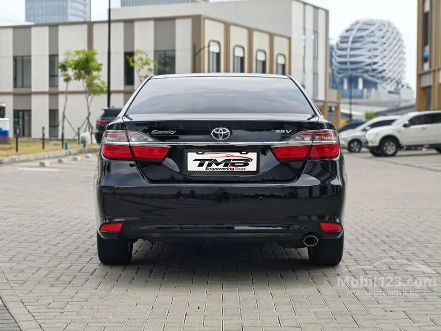 2017 Toyota Camry V Sedan
