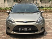 FORD FIESTA AT 2012 Gold, Masih Seger Buger, Mulus Banget Tanpa Lecet, Siap Pakai
