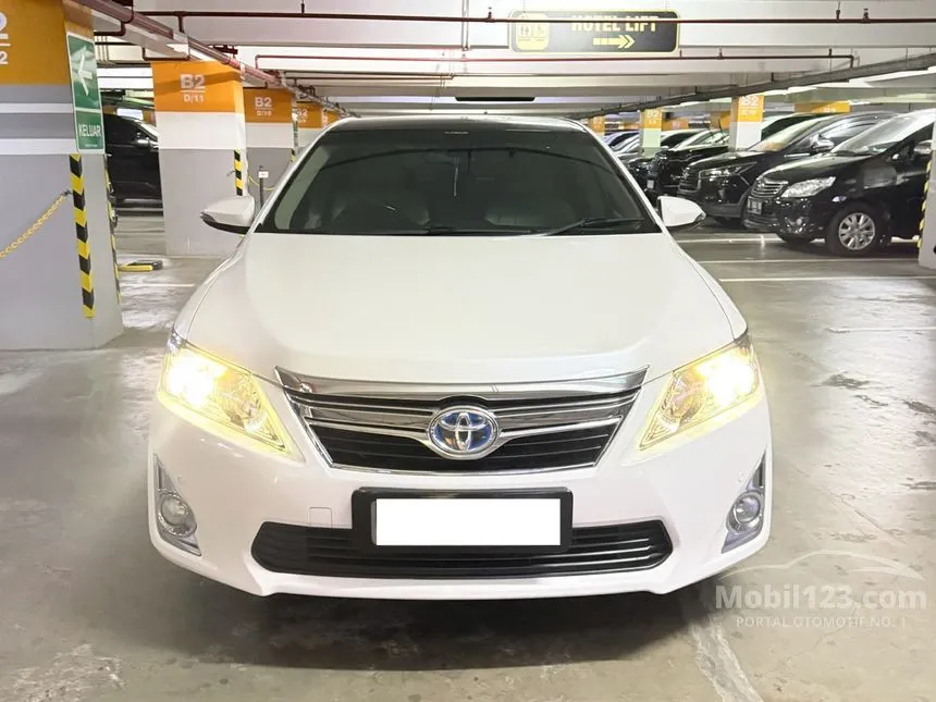 2014 Toyota Camry Hybrid Sedan