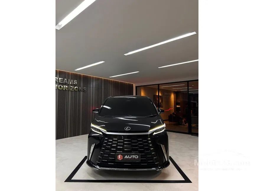 2025 Lexus LM 350 7 Seater MPV