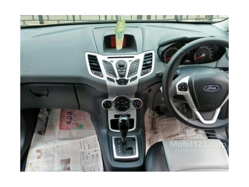 Jual Mobil  Ford  Fiesta  2011 Trend 1 4 di Jawa  Barat  