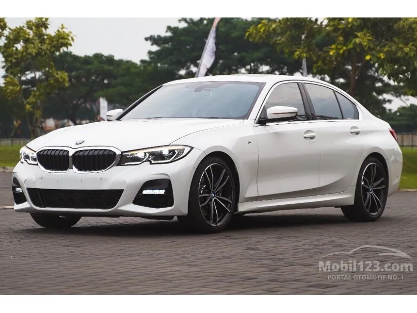 Jual Mobil BMW 330i 2021 M Sport 2.0 di DKI Jakarta Automatic Sedan Putih Rp 749.000.000