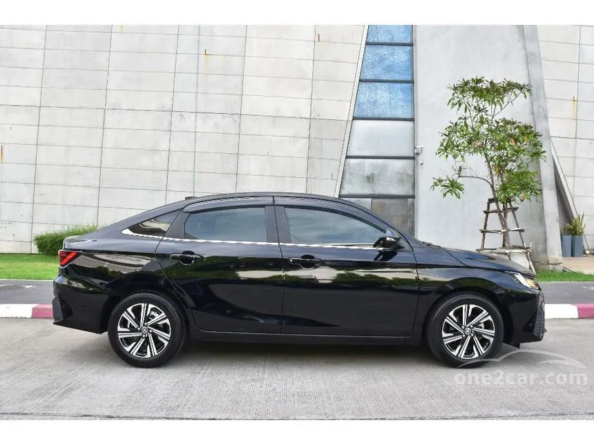 2024 Toyota Yaris Ativ Premium Luxury Sedan
