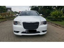 Chrysler SRT 6400cc V 8 Hemi 475 hp torque 635 nm - 0-100 4 detik - Terbaik