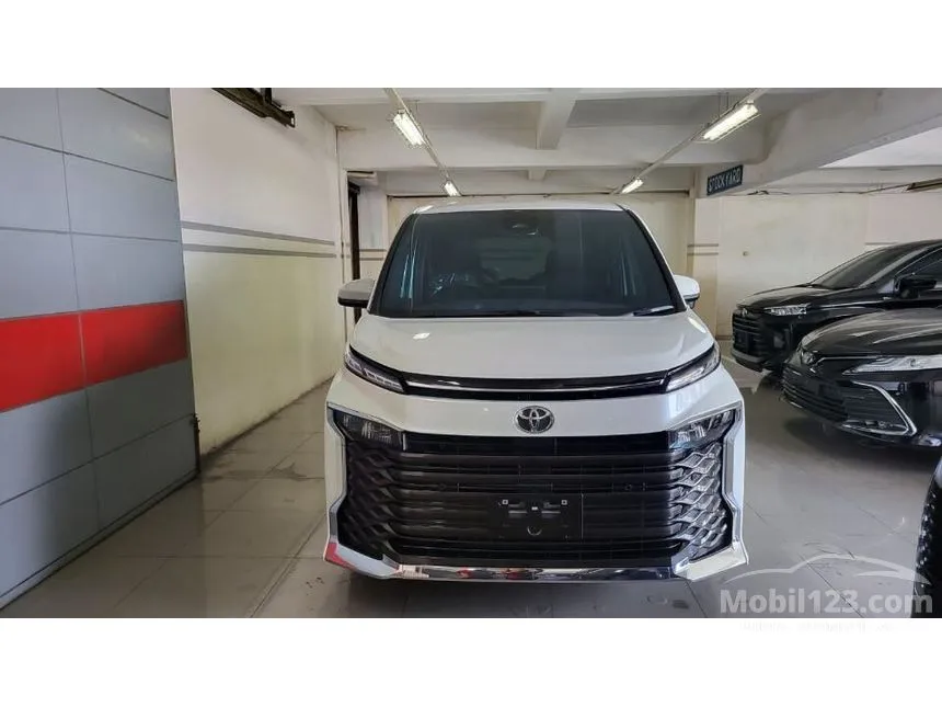 Jual Mobil Toyota Voxy 2023 2.0 di Banten Automatic Van Wagon Putih Rp 598.000.000