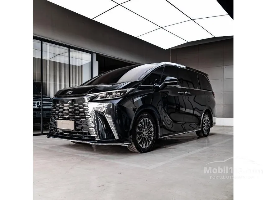 2024 Lexus LM 350h 4 Seater MPV