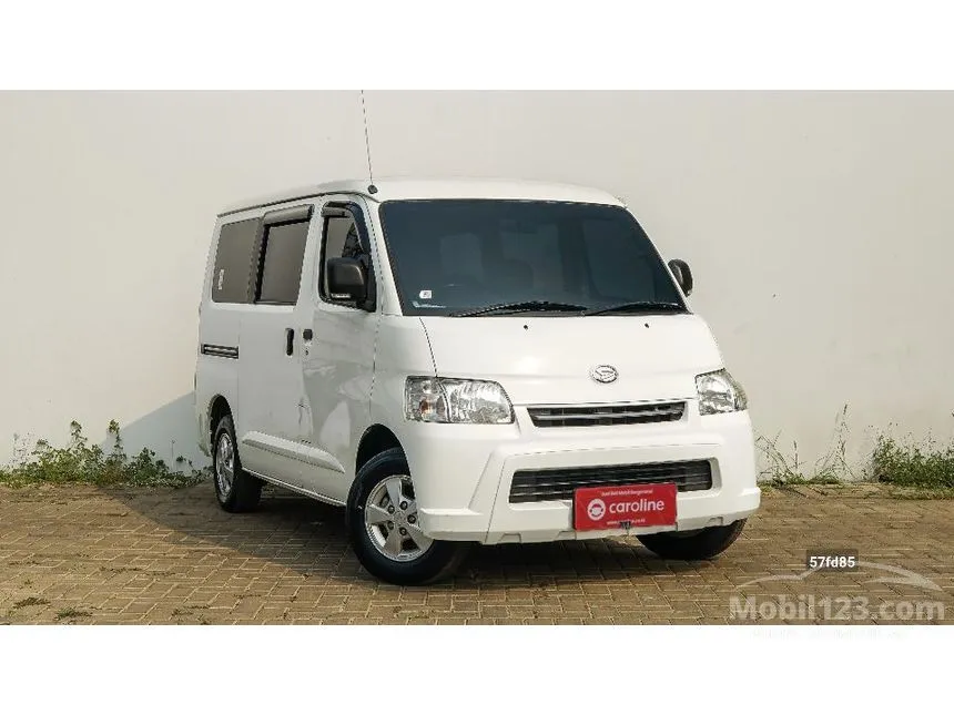 2022 Daihatsu Gran Max Mini Bus D Van