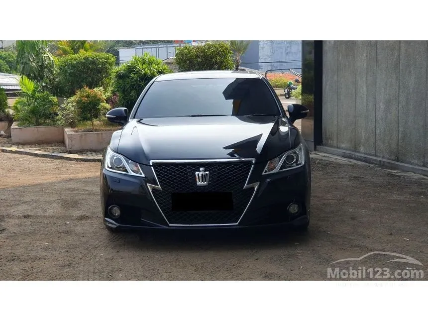 2013 Toyota Crown Sedan