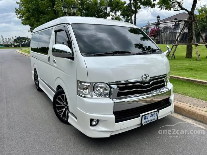 2017 Toyota Ventury V Van