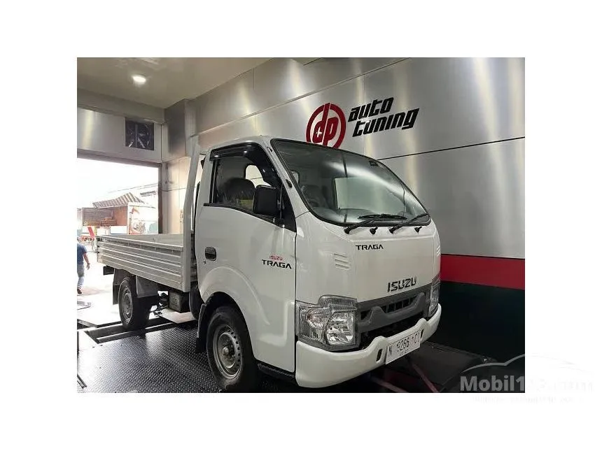 2024 Isuzu Traga Van