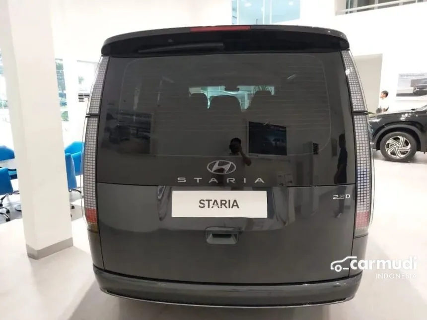 Jual Mobil Hyundai Staria 2022 Signature 9 2.2 di Jawa Barat Automatic Wagon Hitam Rp 888.000.000