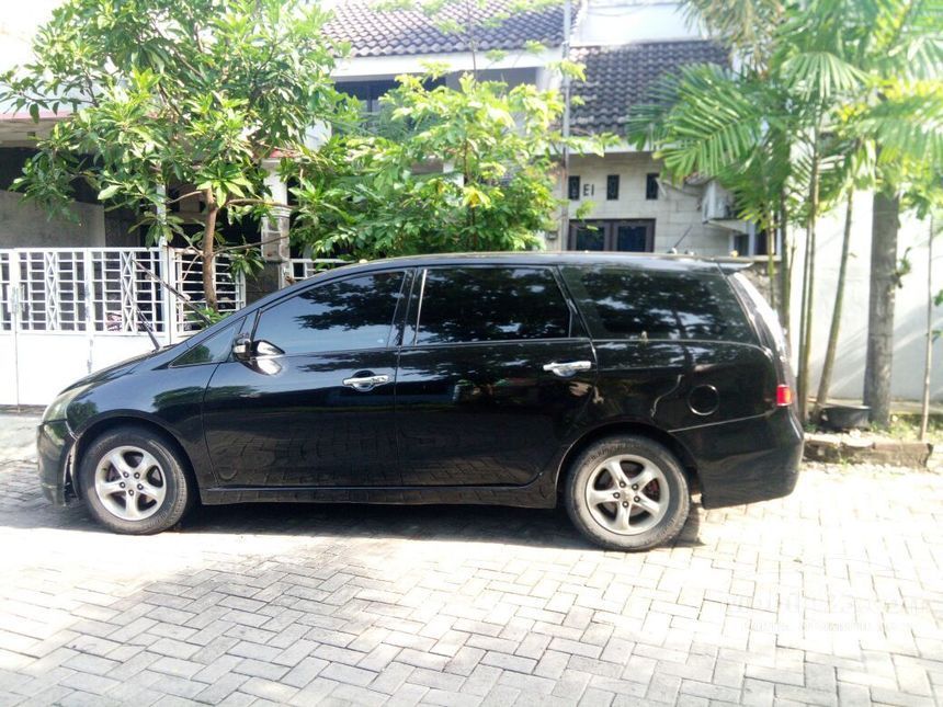 Jual Mobil Mitsubishi Grandis 2005 NA 2.4 di Jawa Timur 