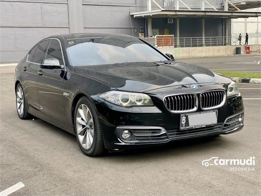 2016 BMW 520i Luxury Sedan