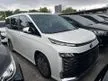 Jual Mobil Toyota Voxy 2023 2.0 di Banten Automatic Van Wagon Putih Rp 597.800.000