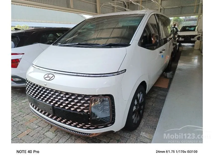Jual Mobil Hyundai Staria 2024 Signature 9 2.2 di Banten Automatic Wagon Putih Rp 900.000.000