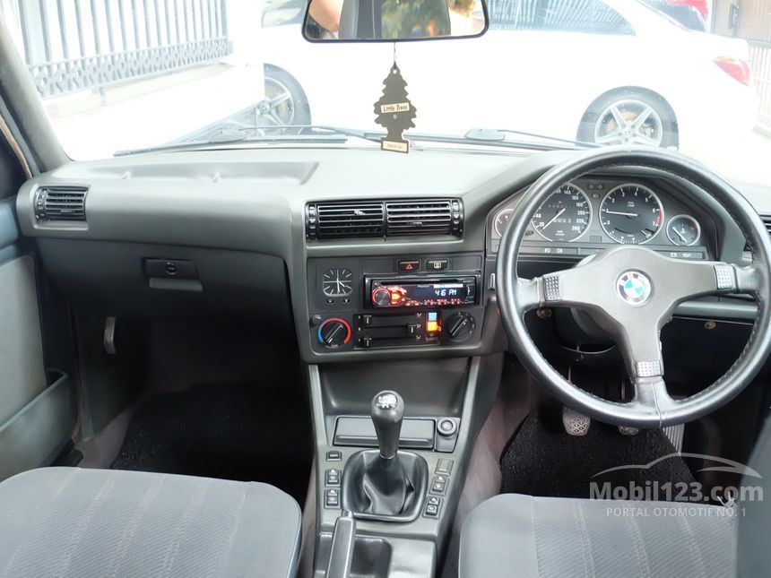 1991 BMW 318i 1.8 Manual Sedan