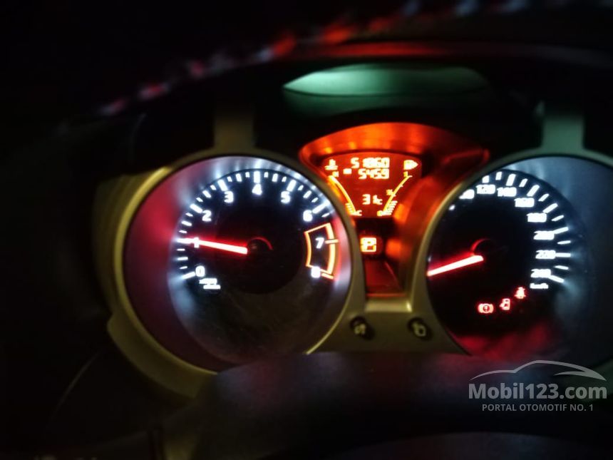 2015 Nissan Juke RX Red Interior SUV