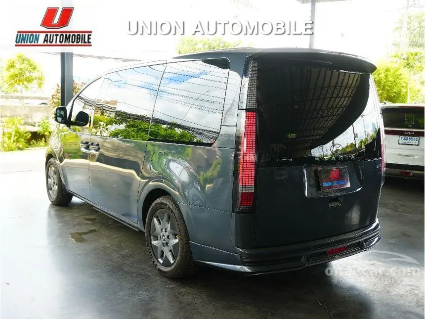 2022 Hyundai Staria SEL Van