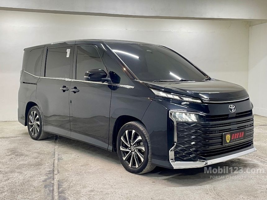 Jual Mobil Toyota Voxy 2023 (Non Premium Color) 2.0 di DKI Jakarta ...
