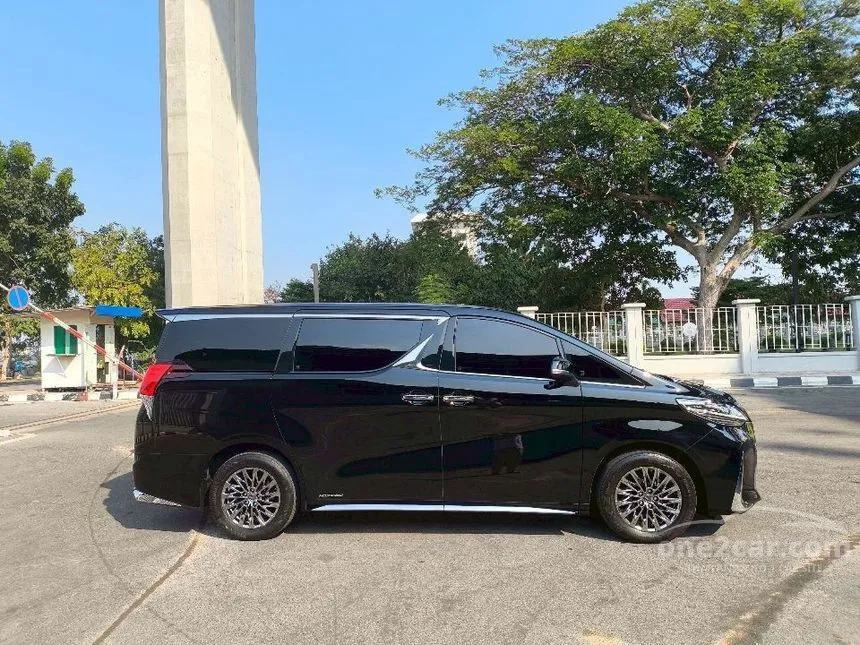2021 Lexus LM300h Executive Van