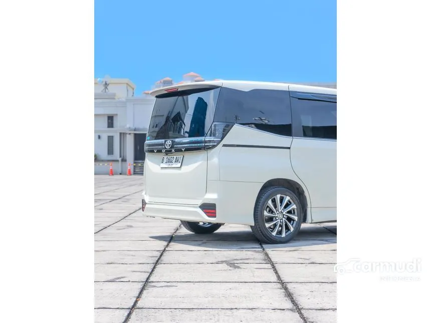 2022 Toyota Voxy (Premium Color) MPV