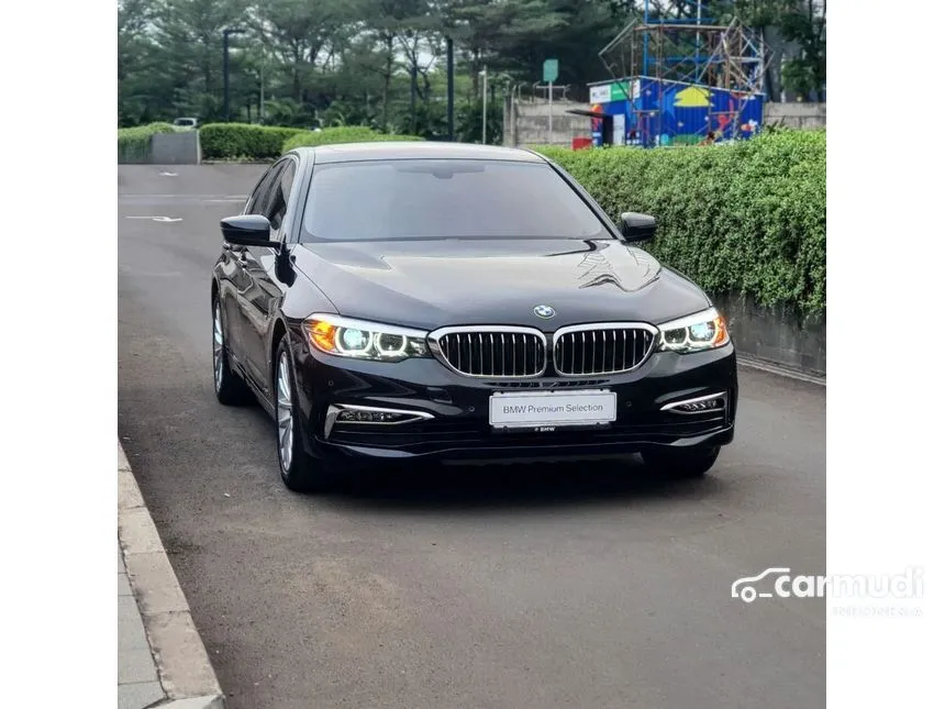 2018 BMW 530i Luxury Sedan