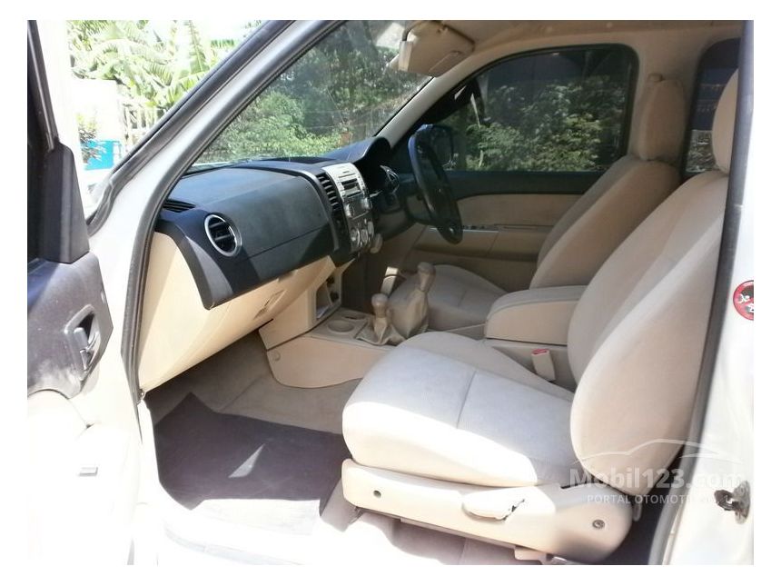 Jual Mobil  Ford  Everest  2009 XLT 2 5 di Jawa  Tengah  Manual 