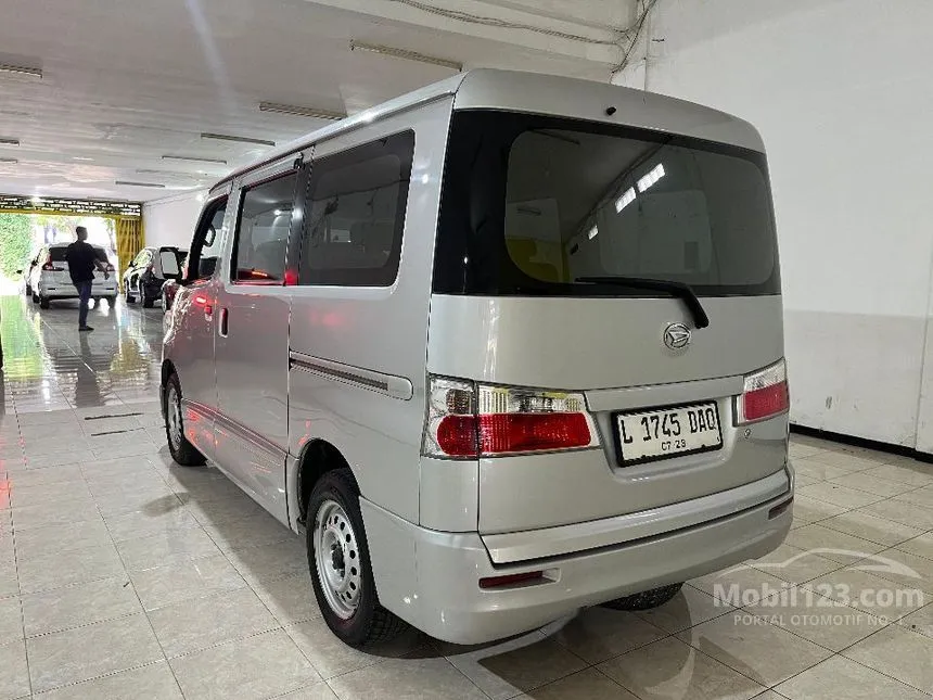 2022 Daihatsu Luxio D Van