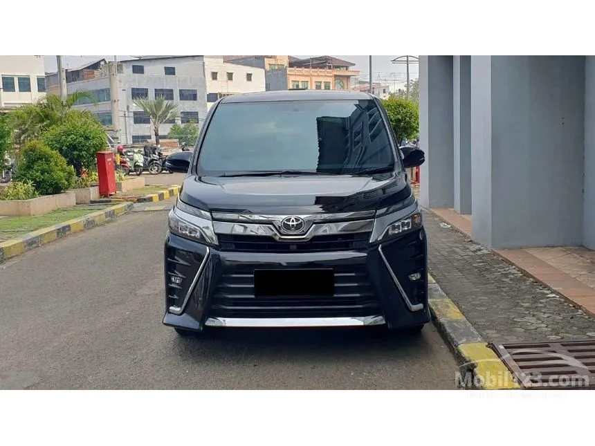 2018 Toyota Voxy MPV