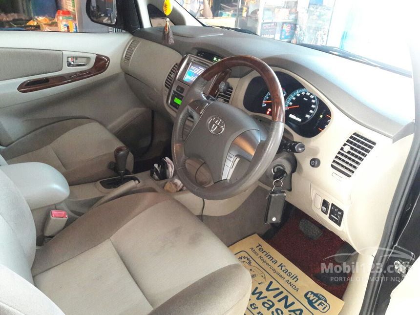 2013 Toyota Kijang Innova V Luxury MPV