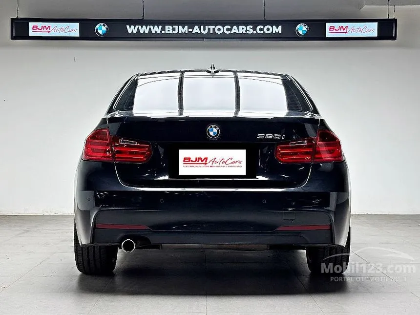 2013 BMW 320i Luxury Sedan