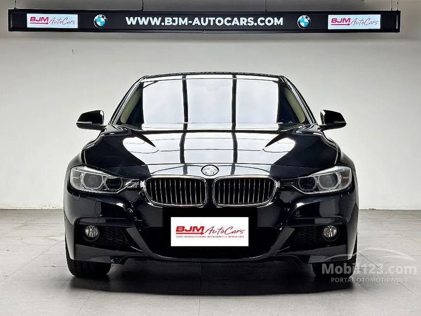 2013 BMW 320i Luxury Sedan
